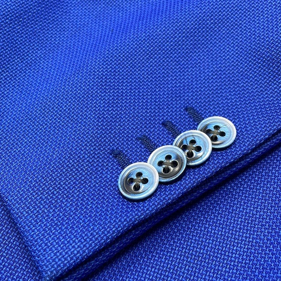 Perfect & gorgeous! Unconstructed blue blazer. Top of the chain! 3 button. - Picture 6 of 16